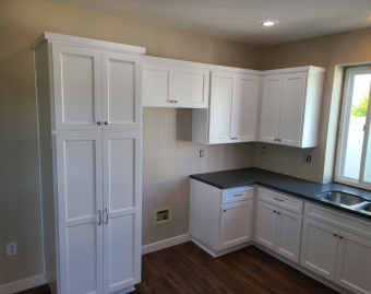 Kitchen White Shaker No Backsplash